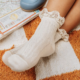 premiers_pas_collégien_Annette_Chaussettes courtes en fil d'Ecosse avec dentelle_Doux Agneaux-2
