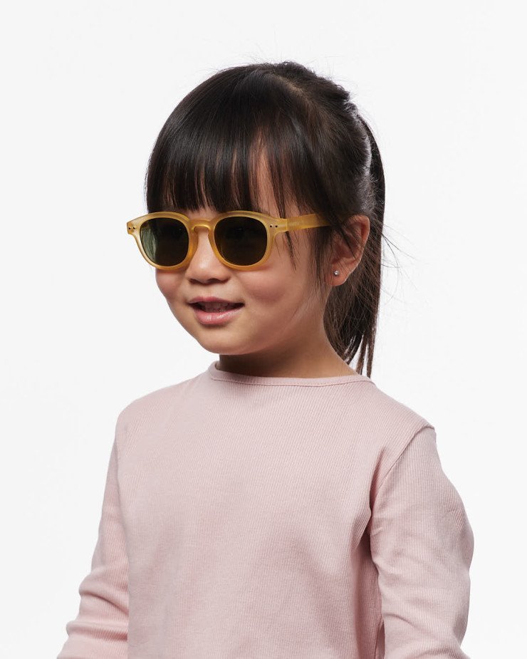 premiers_pas_izipizi_kids_c_yellow-honey-1